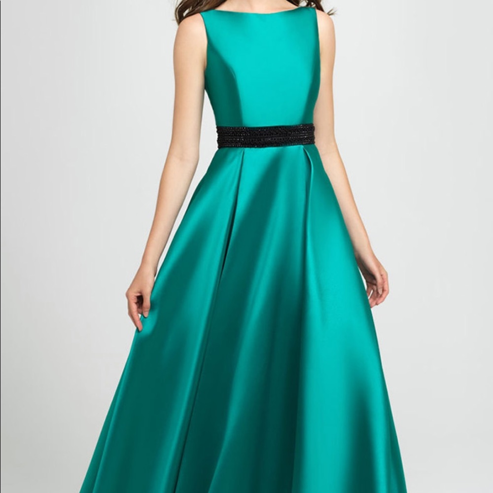 New Madison James prom ballgown dress size 2, green, new with tags.